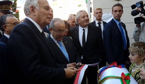 Le ministre des A.E.Ramtane Lamamra à l'inauguration du consulat avec Jean-Marc Ayrault, ministre des AE français.