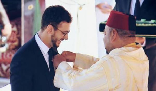 Saad Lamjarred n'est pas à sa première affaire de viol, selon les médias. Ici avec le roi du Maroc