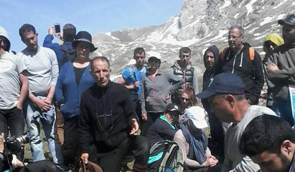 Mohand Salah Messaoudene, enseignant chercheur à l'université, lors d'une sortie en montagne. 