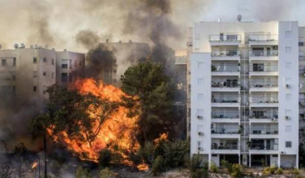 Des immeubles entiers dévorés par les flammes.