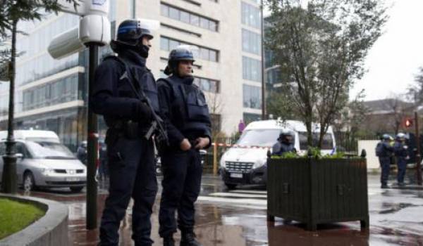 Cinq individus "opérationnels de Daech" déférés devant la justice en France