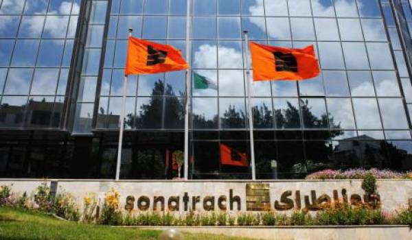 Sonatrach-Total signent un accord pour la construction d'un complexe pétrochimique