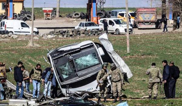 Un autocar de militaires a été la cible d'un attentat.