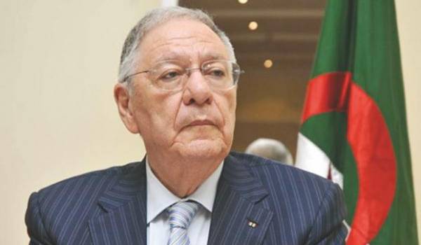  Djamel Ould Abbès toujours prêt à ajouter une louchée de zèle.