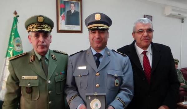 Le général major Amor Mohamed, le directeur général de la douane et le SG de la wilaya de Batna, Belkhateb Mohamed.