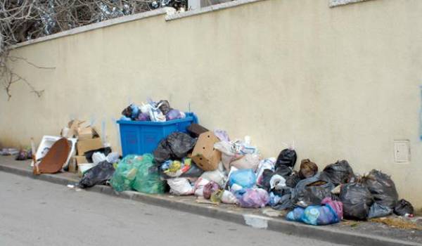 La pollution avec les sacs plastiques est une vraie question d'environnement en Algérie.