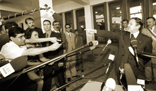 Abdelaziz Bouteflika en plein campagne électorale en 1999
