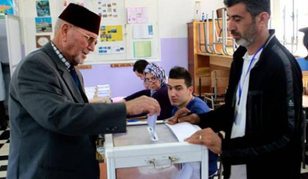 Abdelaziz Bouteflika convoque le corps électoral