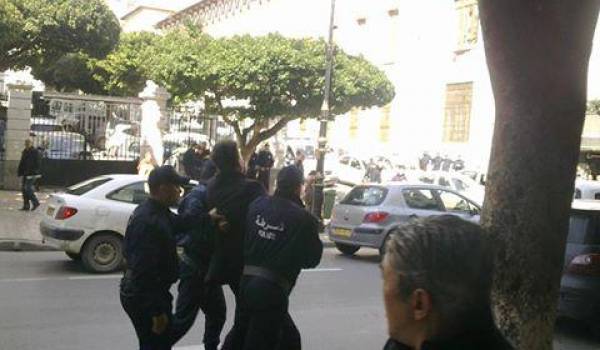 Arrestation de féministes à Alger. Photo archives.