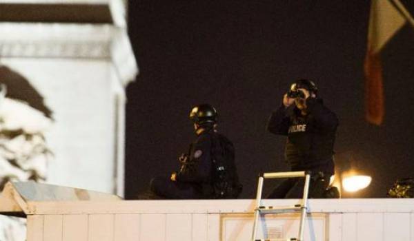 Des policiers sur les Champs-Elysées. Photo AFP