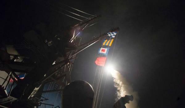 Donald Trump attaque la Syrie: 59 missiles Tomahawk lancés en une nuit! (Vidéo)