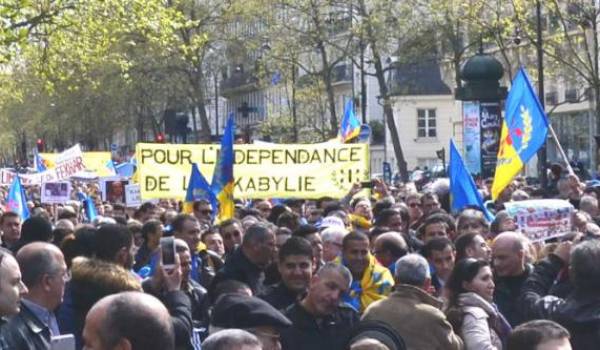 Les partisans du MAK-Anavad ont marché à Paris pour commémorer les printemps berbère et noir. Photo archives Siwel.