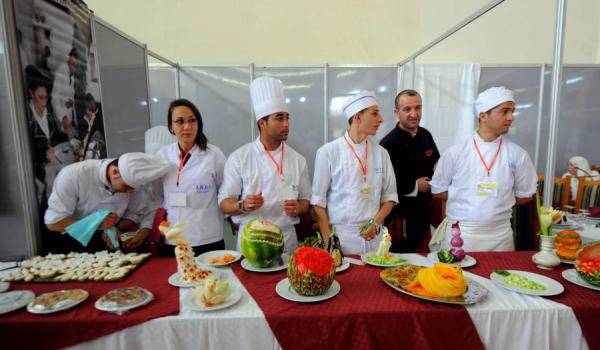 Des étudiants de l'Institut national d'hôtellerie et de tourisme de Tizi-Ouzou.