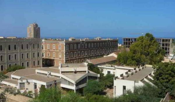 L'université de Mostaganem.