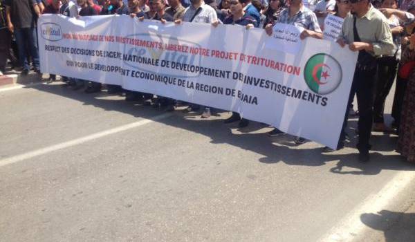 "Nous sommes Cevital" ont clamé des milliers de manifestants à Bejaia