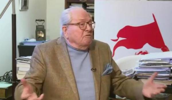 Jean-Marie Le Pen, président d'honneur du FN, a qualifié Macron de "Hollande bis"