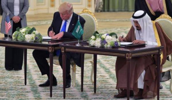 Trump et le roi Salmane signent pour plus de 380 milliards de dollars d'accords