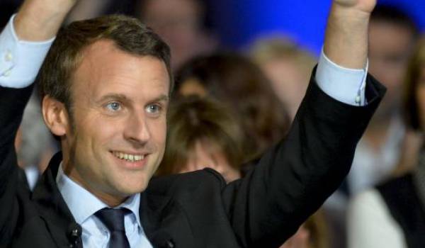 Emmanuel Macron marche sur l'eau. Crédit photo : François Navarro.