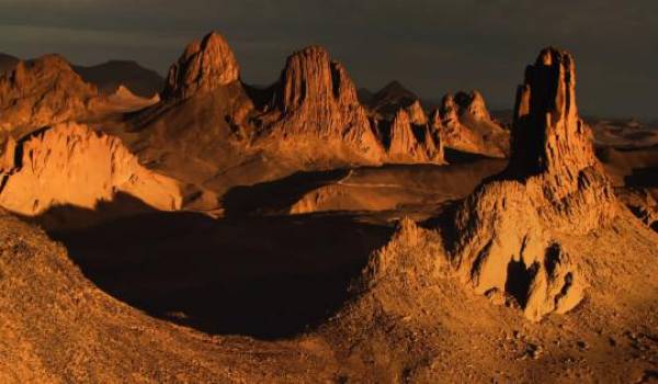 La géographie physique de l'Algérie, des noms et de la position des différentes chaînes de montagne sont mal enseignées.