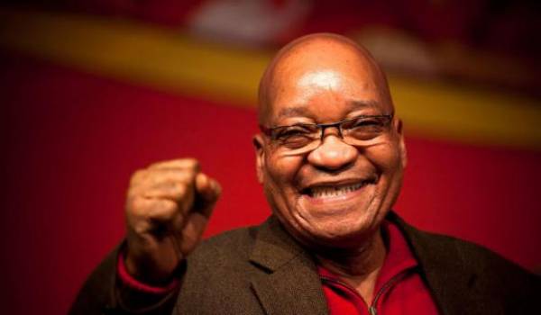 Jacob Zuma, empêtré dans des affaires de corruption se maintient pour autant au pouvoir.