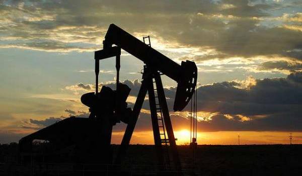 Le pétrole recule, l'accord de l'Opep reprend le devant de la scène