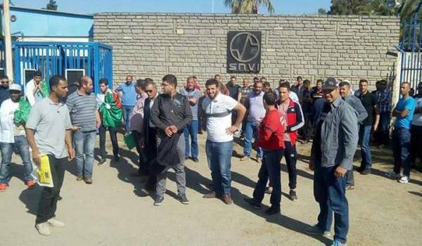Les travailleurs de la SNVI protestent à Tiaret