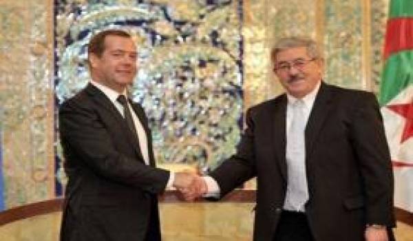 Ouyahia et Medvedev à Alger.