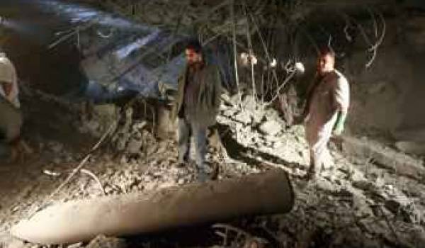 Missile de l'OTAN, selon les officiels libyens, au milieu des décombres de la maison du plus jeune fils de Mouammar Kadhafi, 30 avril 2011.