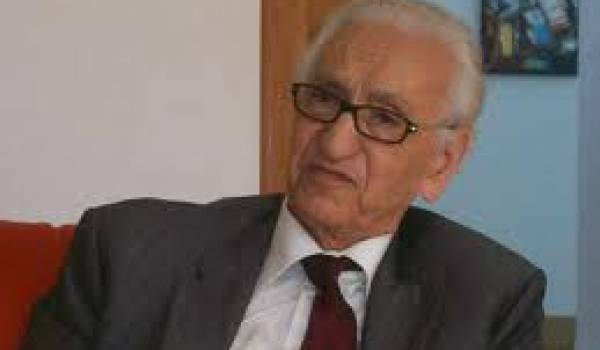 Hocine Aït Ahmed, 85 ans, président du Front des forces socialistes.