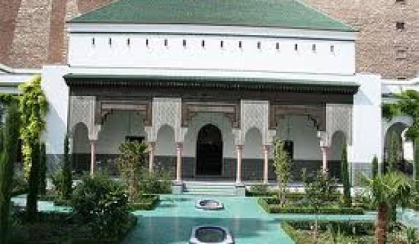 Incendie d'une salle de prière, la Grande Mosquée de Paris réagit