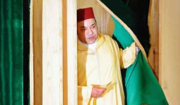 Mohammed VI, vendredi, lors de son vote. Les électeurs ont offert au roi un véritable plébiscite. AFP