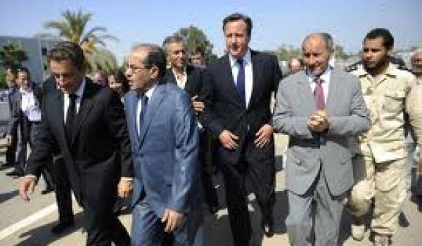 Nicolas Sarkozy avec David Cameron et Abdeljalil à Tripoli