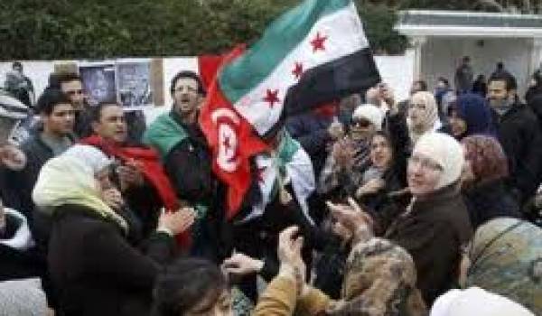 Manifestation devant l'ambassade syrienne en Tunisie.