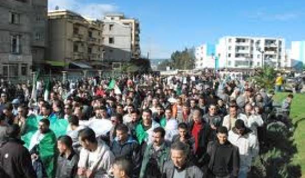 Des milliers de citoyens ont manifesté pour dénoncer le meurtre de Dial Mustapha.