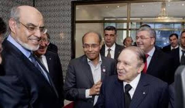 Bouteflika en Tunisie avec le président et le premier ministre samedi.