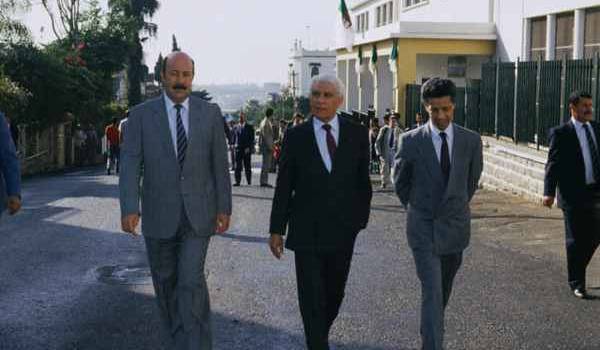 Larbi Belkheir, Chadli Bendjedid et Mouloud Hamrouche.