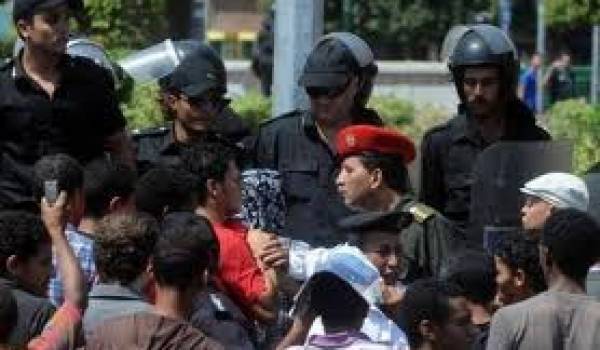 Egypte: HRW accuse l'armée de faire taire les critiques