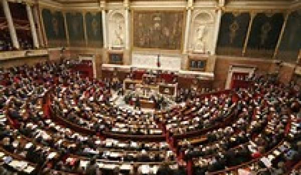 Le parlement a voté l'état d'urgence