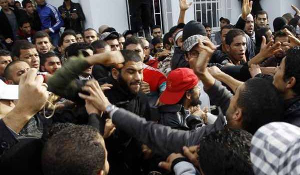 Heurts entre islamistes et étudiants laiques