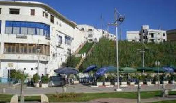 El Djamila était réputé pour ses restaurants et belles terrasses les pieds dans l'eau.