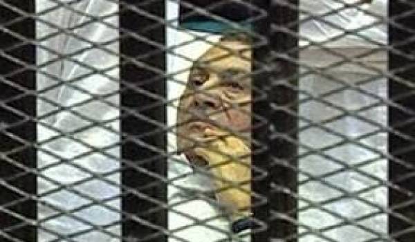 Hosni Moubarak devant le tribunal