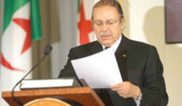 Bouteflika se contredit et fait l’éloge du bilan de ses deux mandats