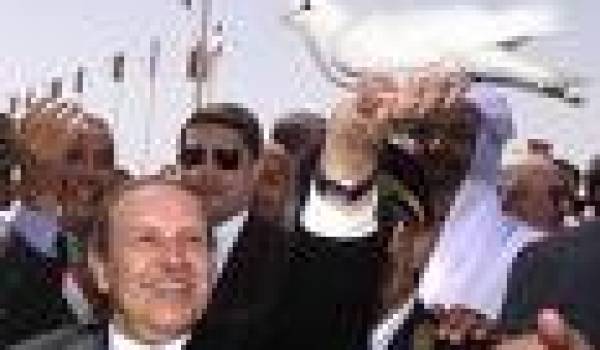 Bouteflika rend visite aux Algérois