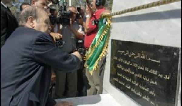  Il a inauguré ce matin à tout va : Le président Bouteflika commence la campagne 2009 à Alger et Blida