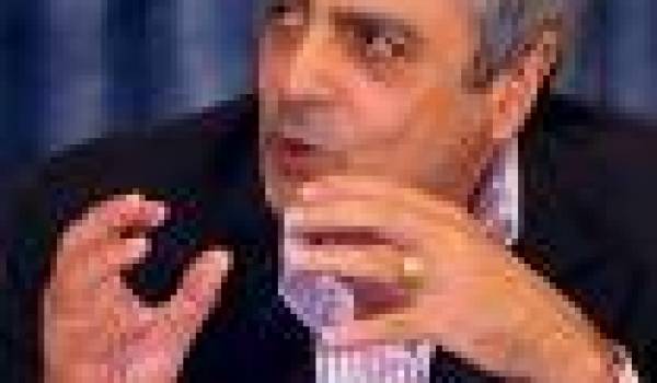 Nicolas Sarkozy impose Enrico Macias aux Algériens