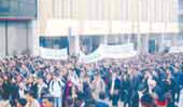 Les lycéens d’Algérie manifestent contre  des programmes surchargés et des effectifs pédagogiques allégés