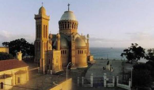  Algérie - liberté de culte : réduction de peine pour un médecin accusé d'avoir soigné des migrants et un prêtre condamné pour prosélytisme