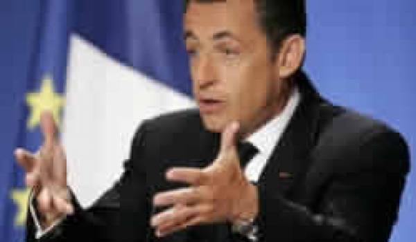 Le premier anniversaire de la présidence Sarkozy clôture une « année catastrophique »