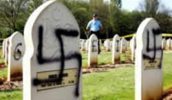 Islamophobie : 148 tombes musulmanes profanées dans un cimetière militaire près d'Arras