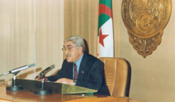 Candidature de Zeroual : 100 000 signatures déjà et un meeting de soutien à Annaba le 16 janvier